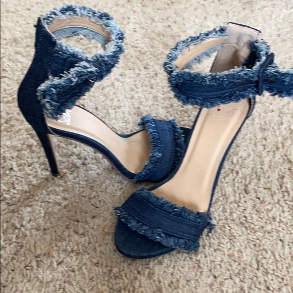Jean heels - Picture 2 of 3